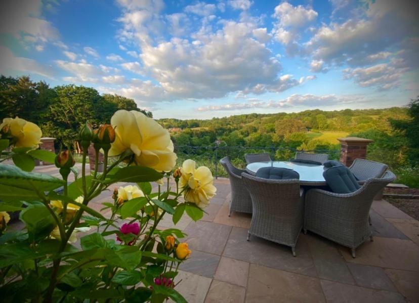 The Old Rectory - Valley View Room In Private Home Stockton-on-Teme Exterior foto