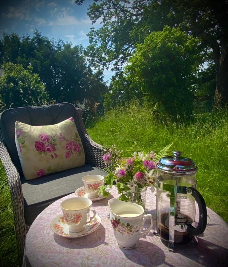 The Old Rectory - Valley View Room In Private Home Stockton-on-Teme Exterior foto